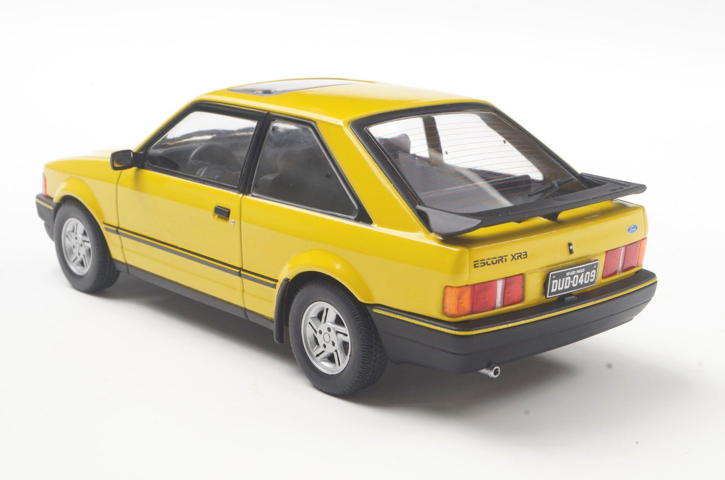 1988 Ford Escort XR3 - California Classics - 1/24 - California Toys