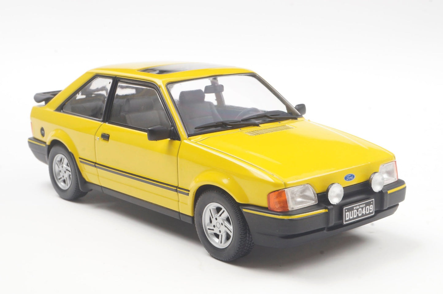 1988 Ford Escort XR3 - California Classics - 1/24 - California Toys